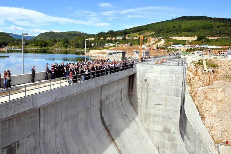 Slika /2016/Glavno tajništvo/ENG/novosti/Arhiva/predsjednica_vlade_pustila_u_probni_rad_hidroelektranu_lesce.jpg